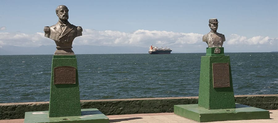 Statues of Arturo Prat & Ignacio Pinto on your Puerto Montt cruise