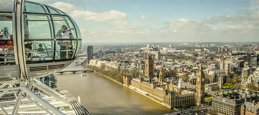 Captivating views of Europe from the London Eye