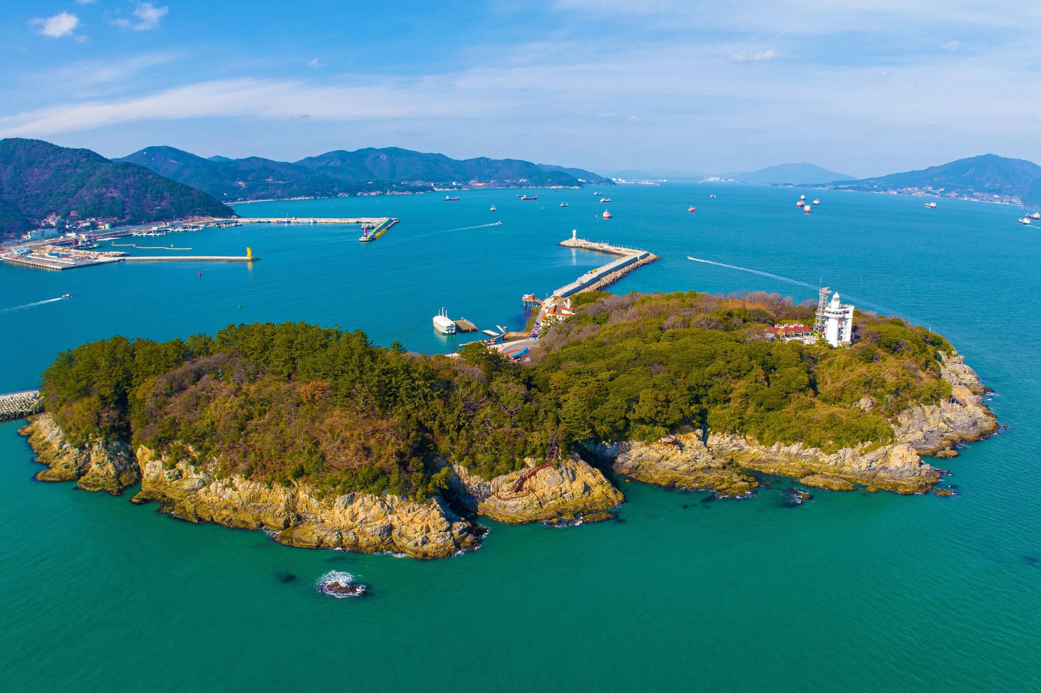 defaultThis is a landscape photo of Odongdo Island in Yeosu.