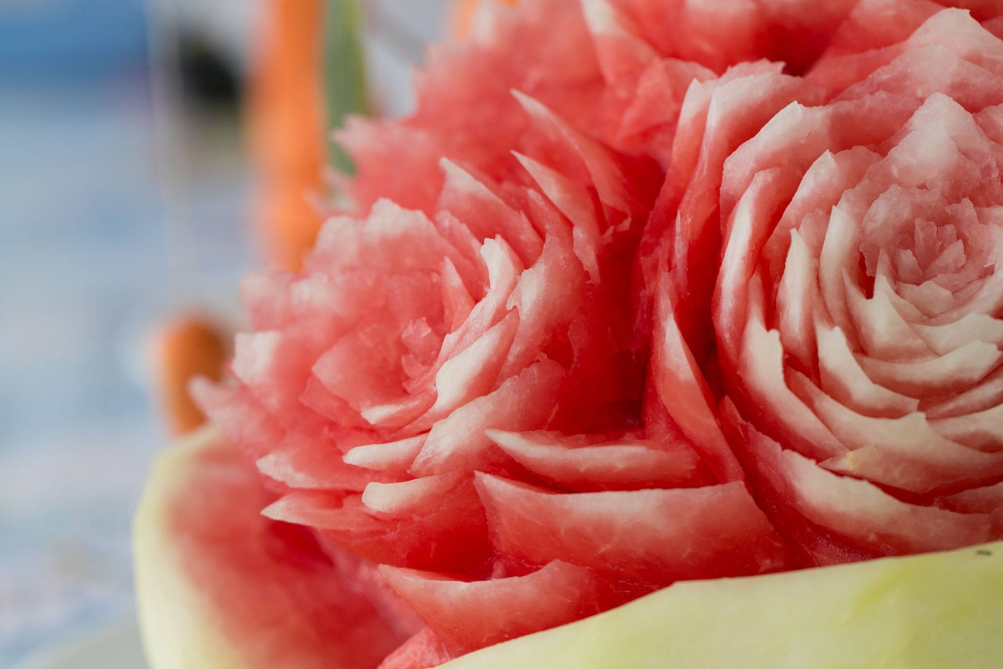 Mukimono fruit carbing in a watermelon