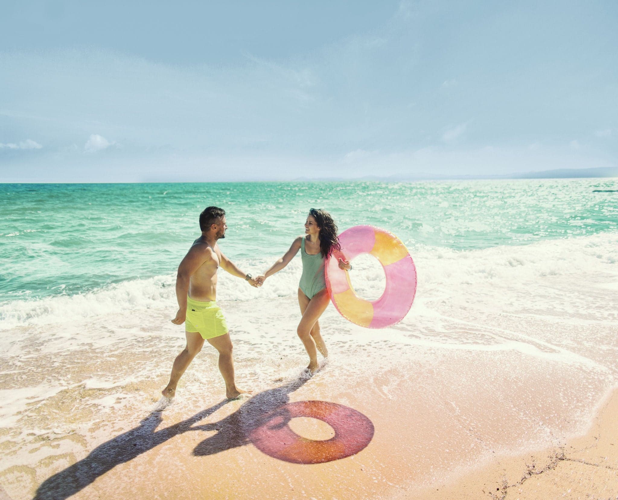Bermuda, couple on the beach