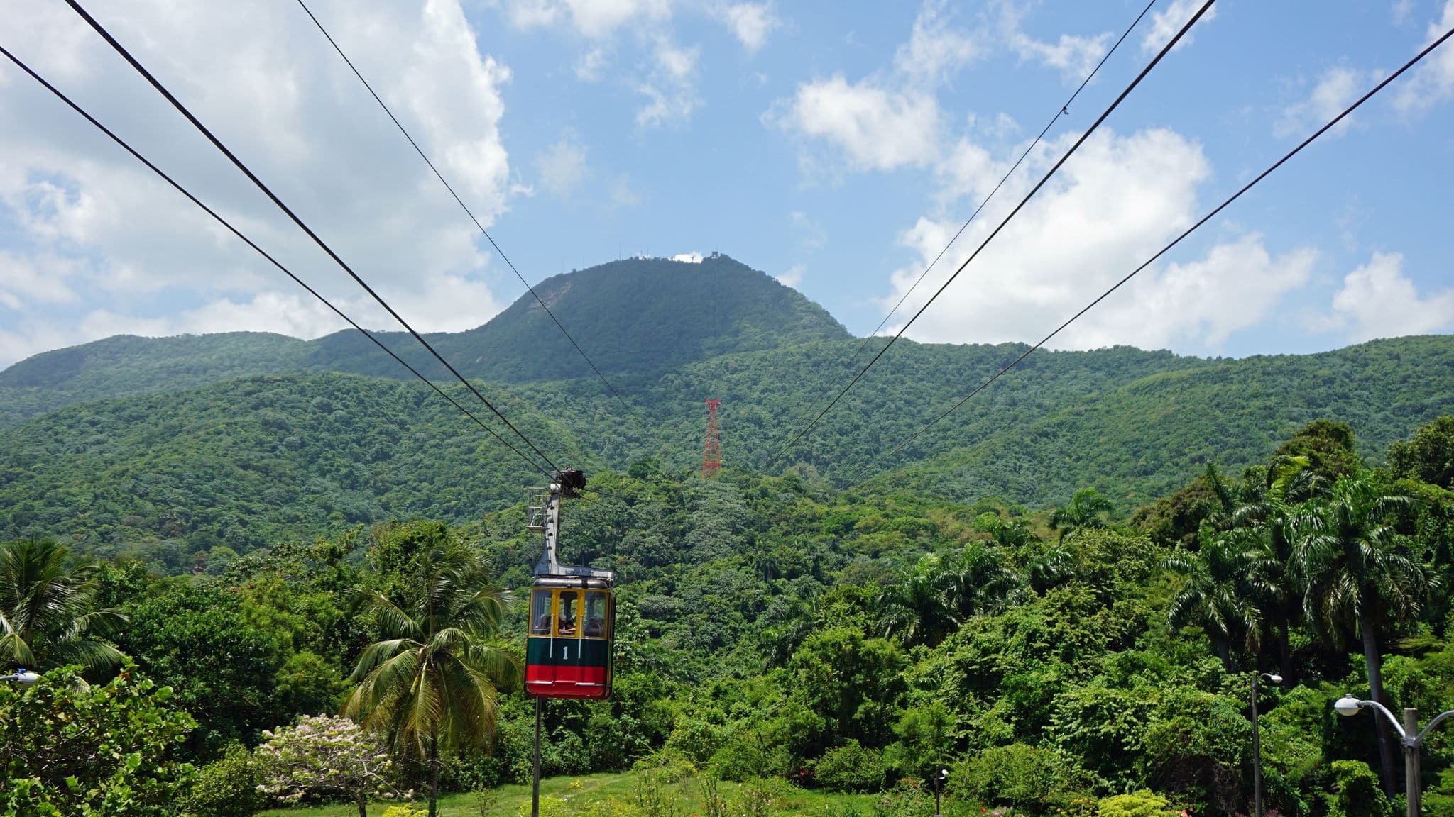 cable car at the pico isabel del torres mountain