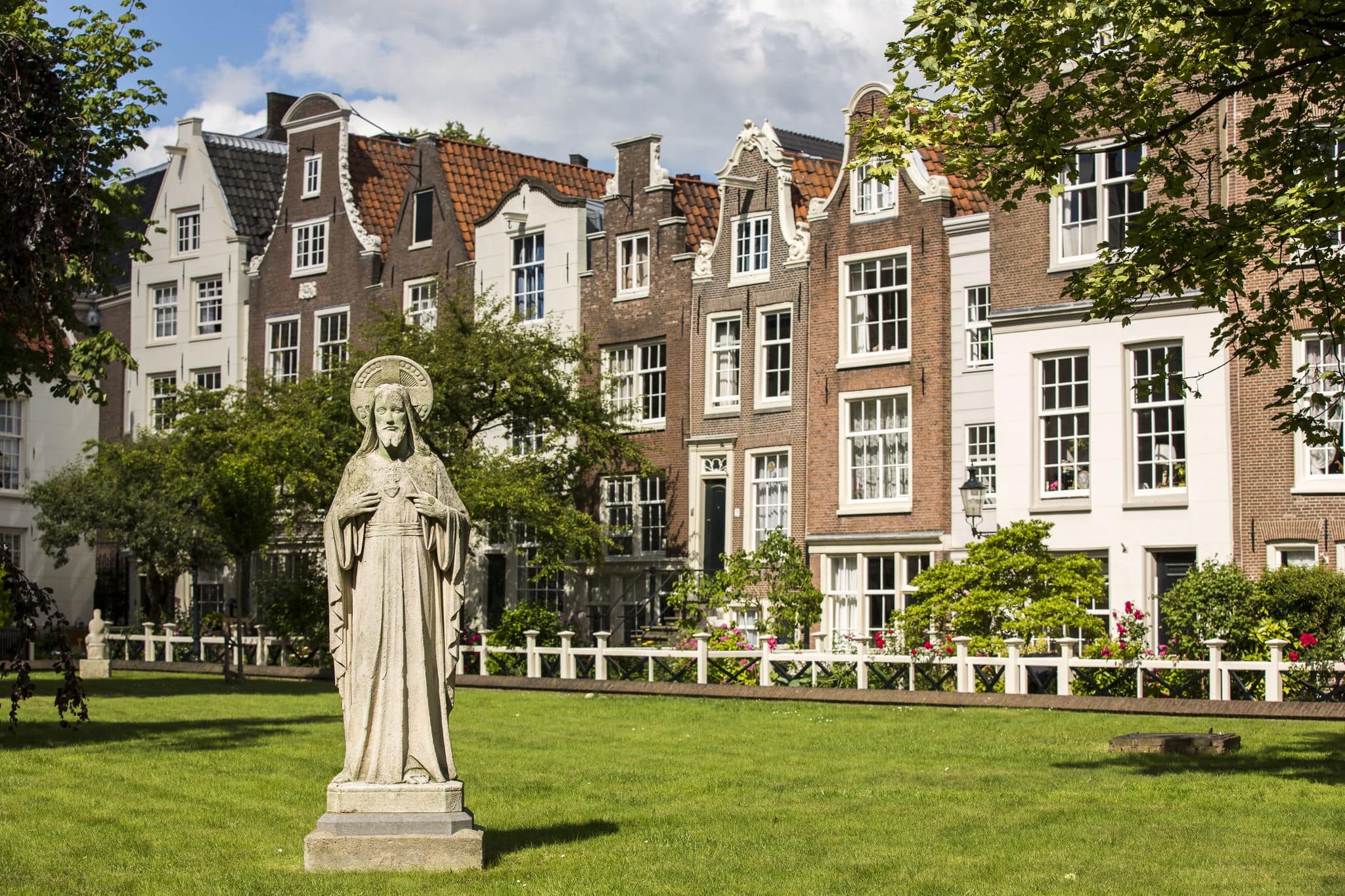 Cityscape in Begijnhof, Amsterdam. Begijnhof is one of the oldest inner courts in the city of Amsterdam.