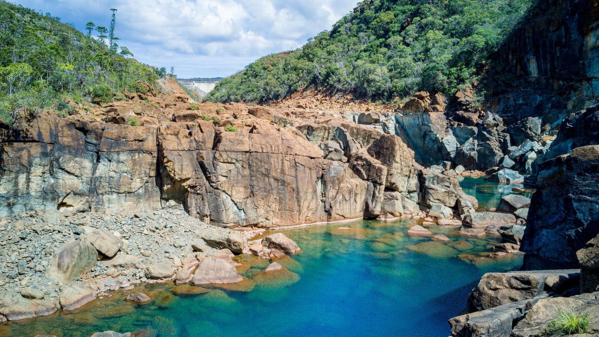 Blue River - Dam - Yate - New Caledonia - Cliff Jumping 