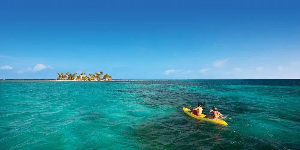 NCL-Lifestyle-Cruises-Couple-Kayaking