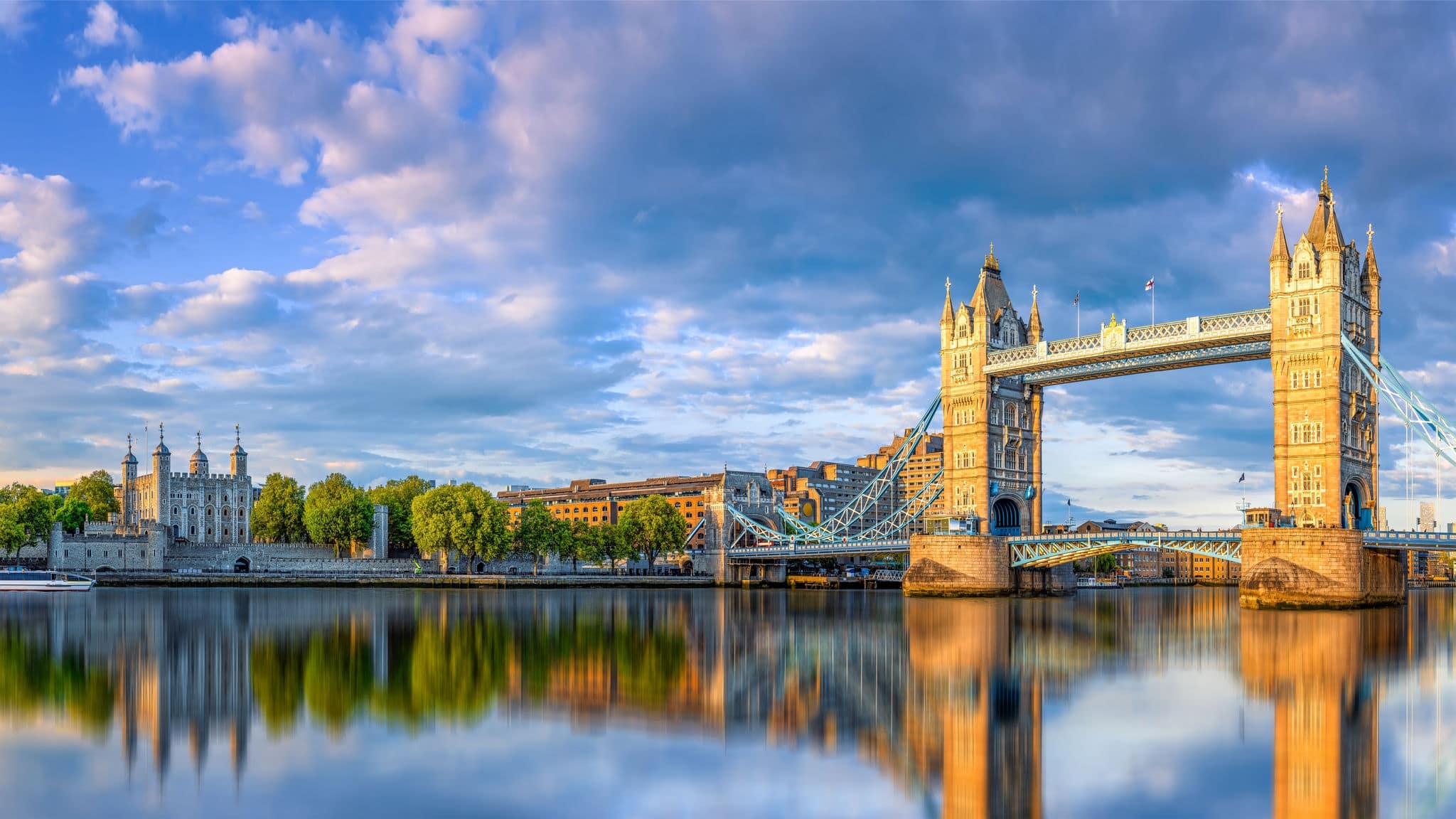 panoramic view at the famous tower bridge of london