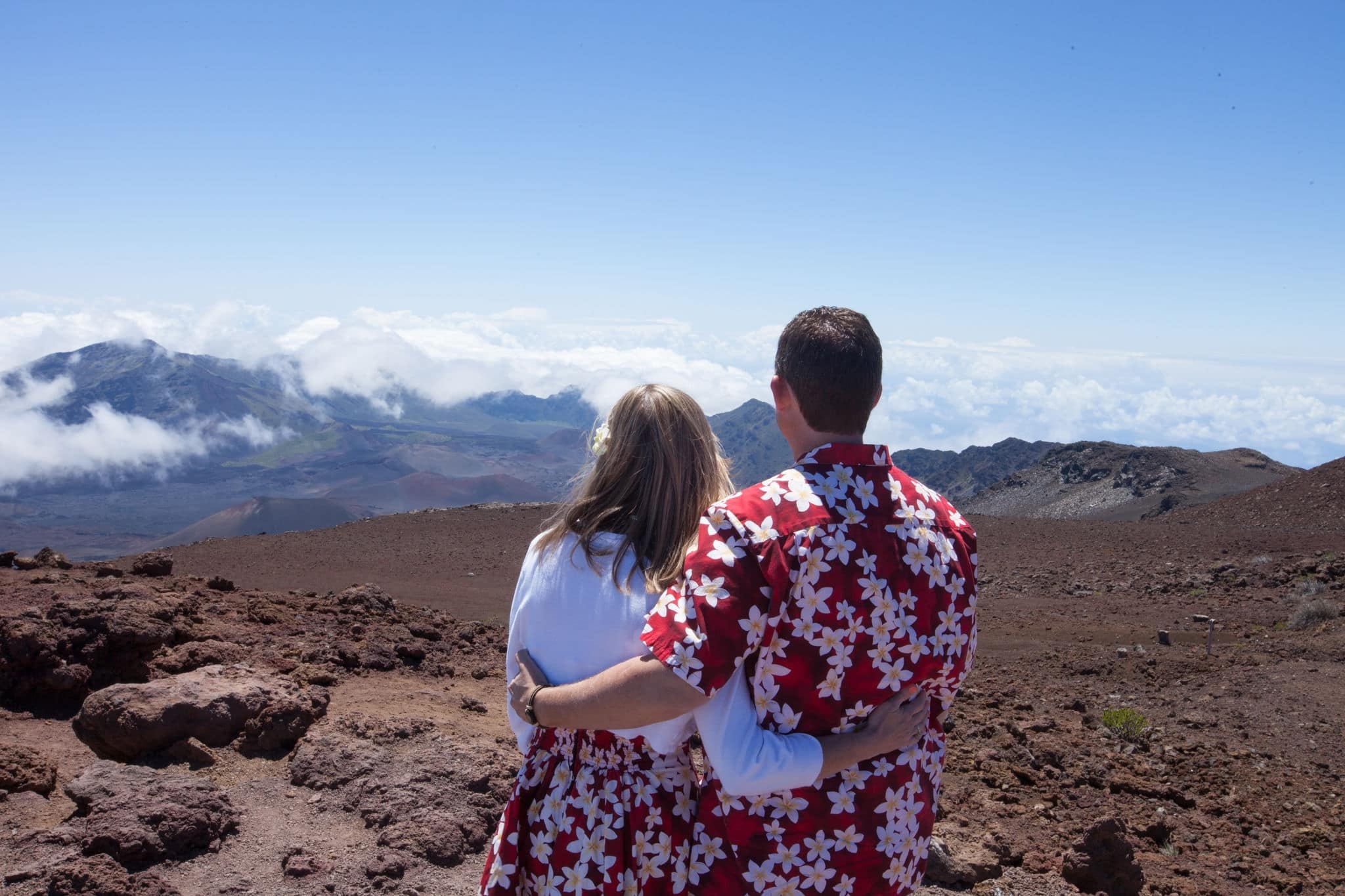 Couple watching the crater in Haleakala National Park 