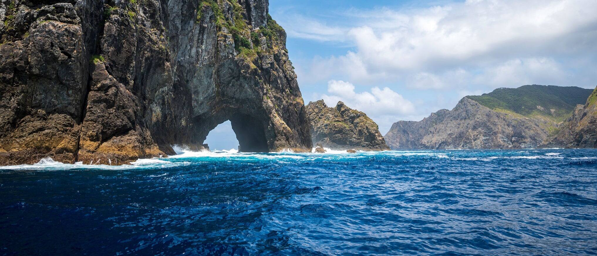 Hole in the rock, Bay of Islands, New Zealand