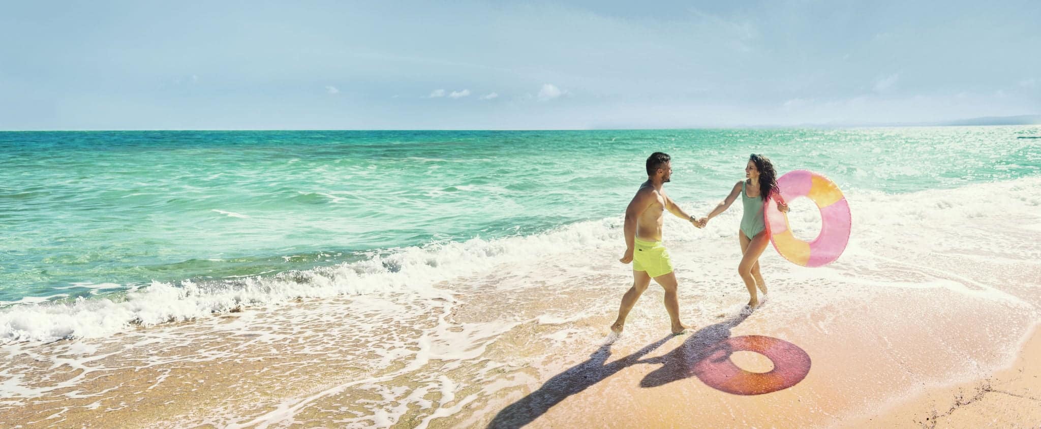 Bermuda, couple on the beach