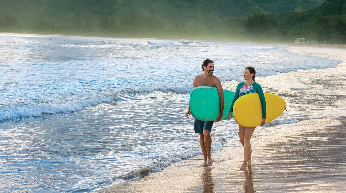 NCL-Lifestyle-Cruises-Couple-Surfing