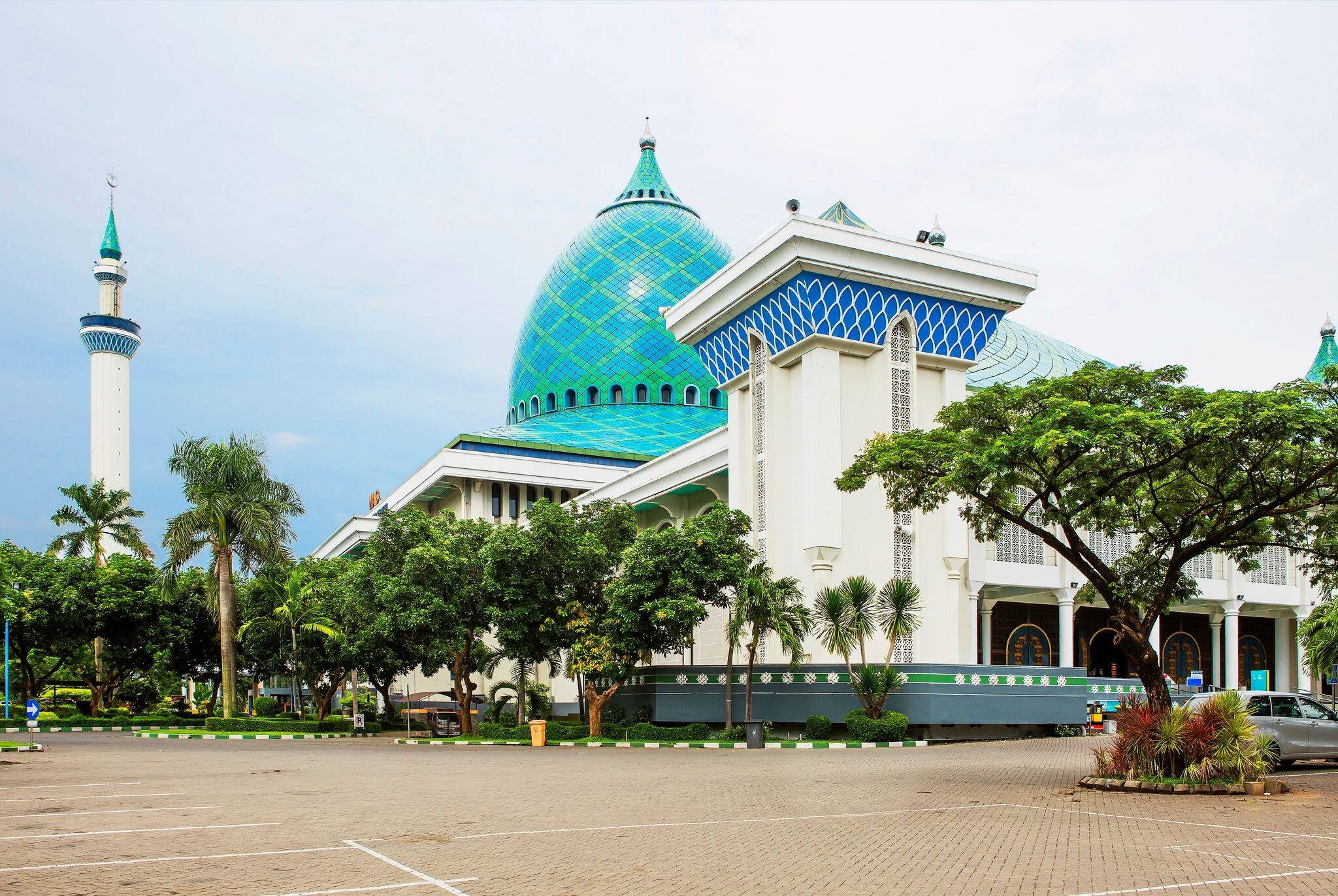 Surabaya, Indonesia, Masjid Al Akbar. The great Mosque of Surabaya is the second largest in Indonesia. Large, beautiful mosque with blue domes with a height of 65 meters. 