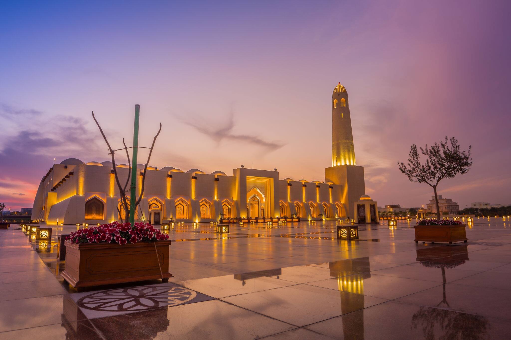 Imam Muhammad ibn Abd al-Wahhab Mosque (Qatar State Mosque) exterior view at sunset with clouds in the sky