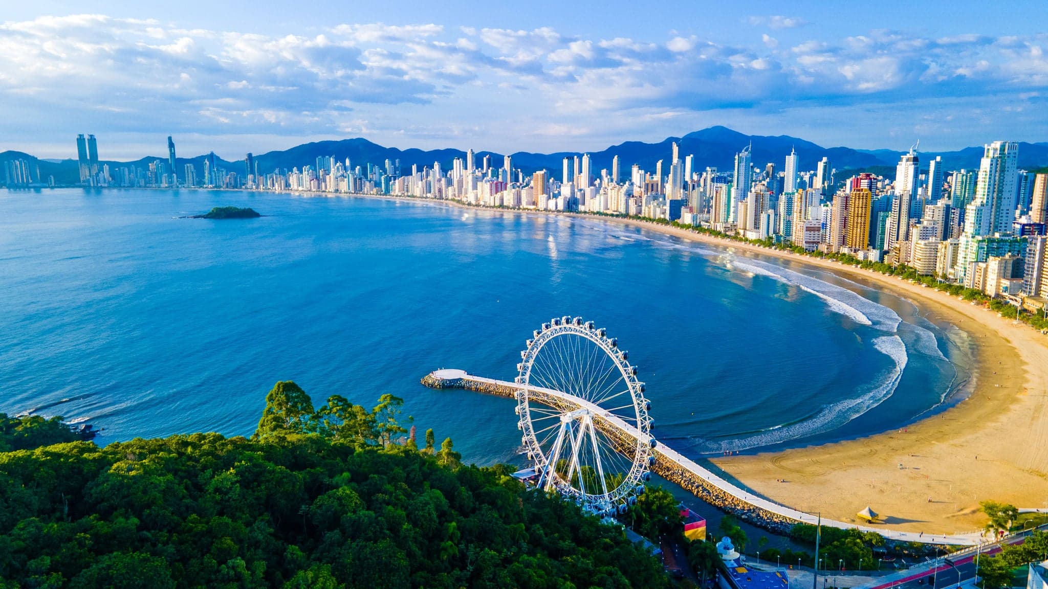 Beach of Balneario Camboriu with big wheel