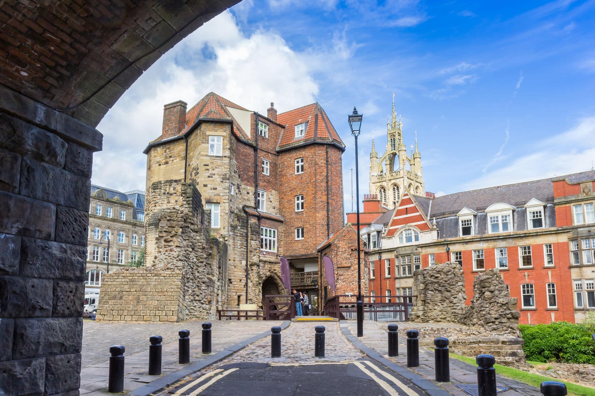 Cobblestoned street leading to the castle of Newcastle upon Tyne, England