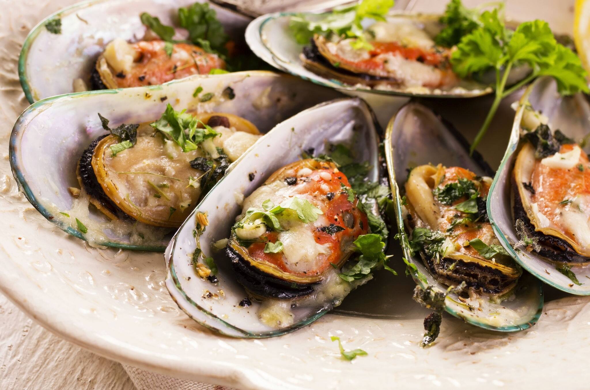 mussels baked with parmesan and herbs