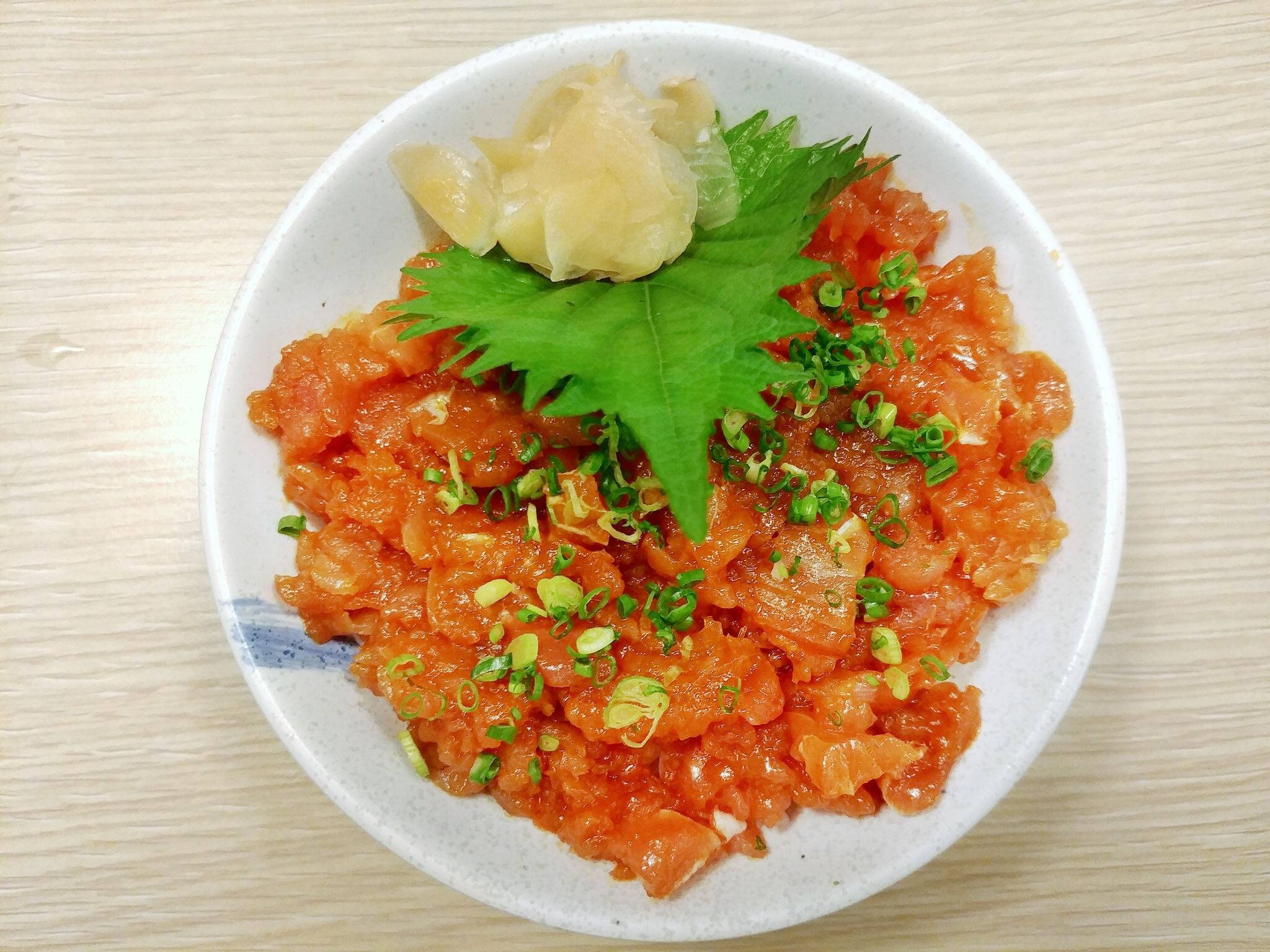 Spicy tuna (Maguro) don, or donburi,  is a Japanese dish where spicy raw minced tuna is served atop a bowl of steamed rice with Shiso, or Ooba leaf. This dish is quite popular at Japanese restaurants.
