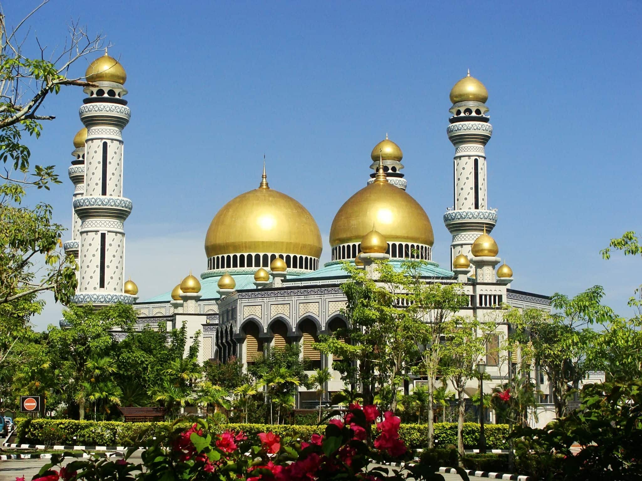 Jame'asr Hassanil Bolkiah Mosque, Bandar Seri Begawan, Brunei, Southeast Asia