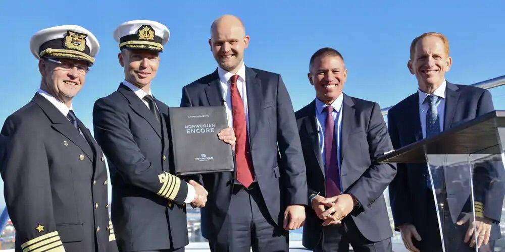 NCL-Lifestyle-Cruise-Handshake-Captain