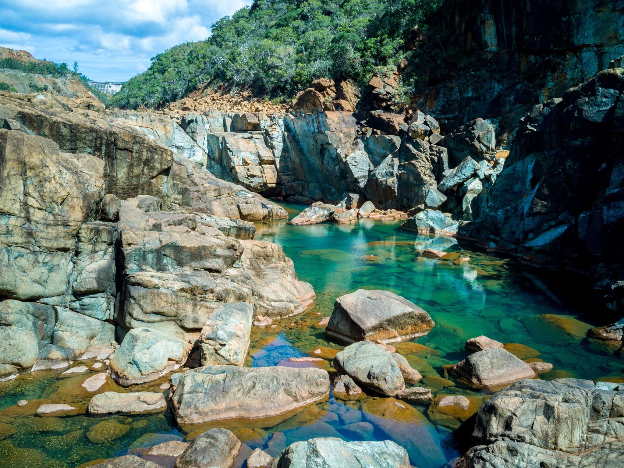 Blue River - Dam - Yate - New Caledonia - Cliff Jumping 