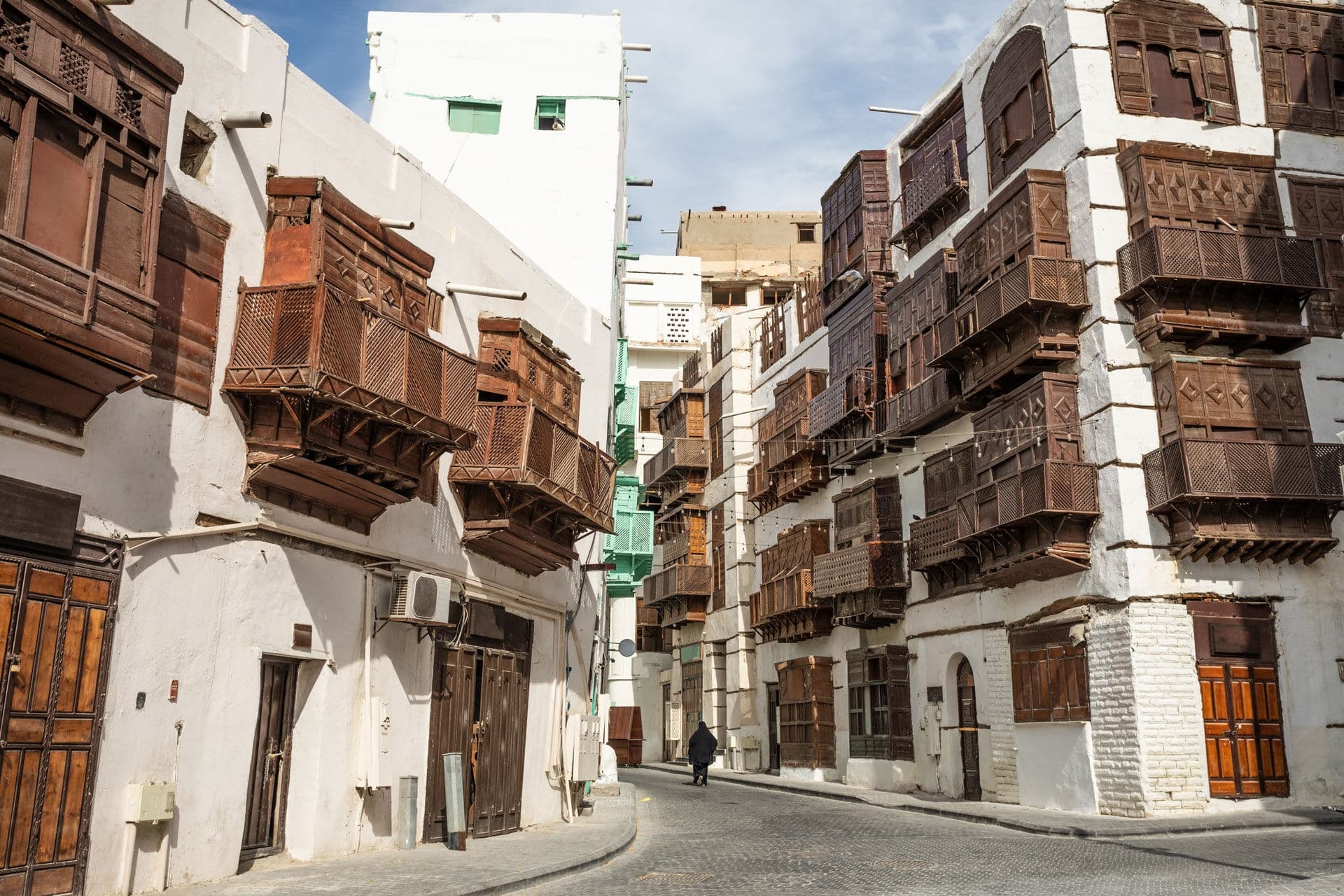 Middle East, Saudi Arabia, Mecca, Jeddah, Al-Balad. Traditional Hijazi tower house with wooden Rosan windows and balconies.