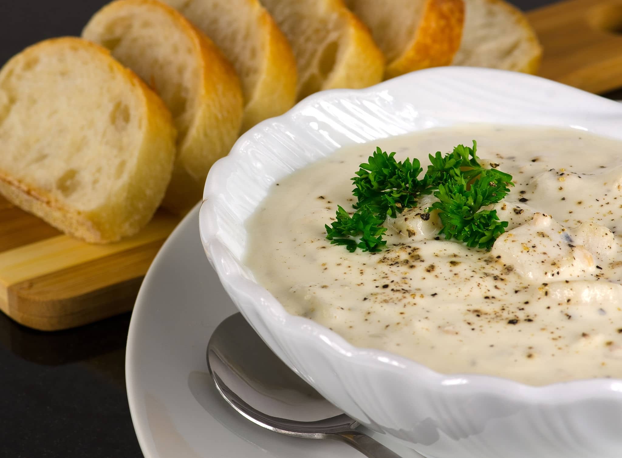 New England Clam Chowder with Bread