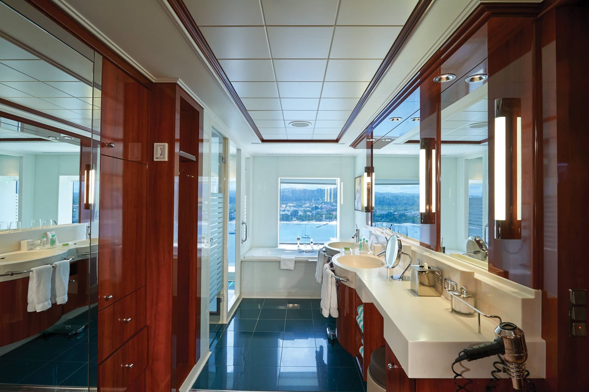 Norwegian Jade, 2-Bedroom Deluxe Family Suite with Balcony