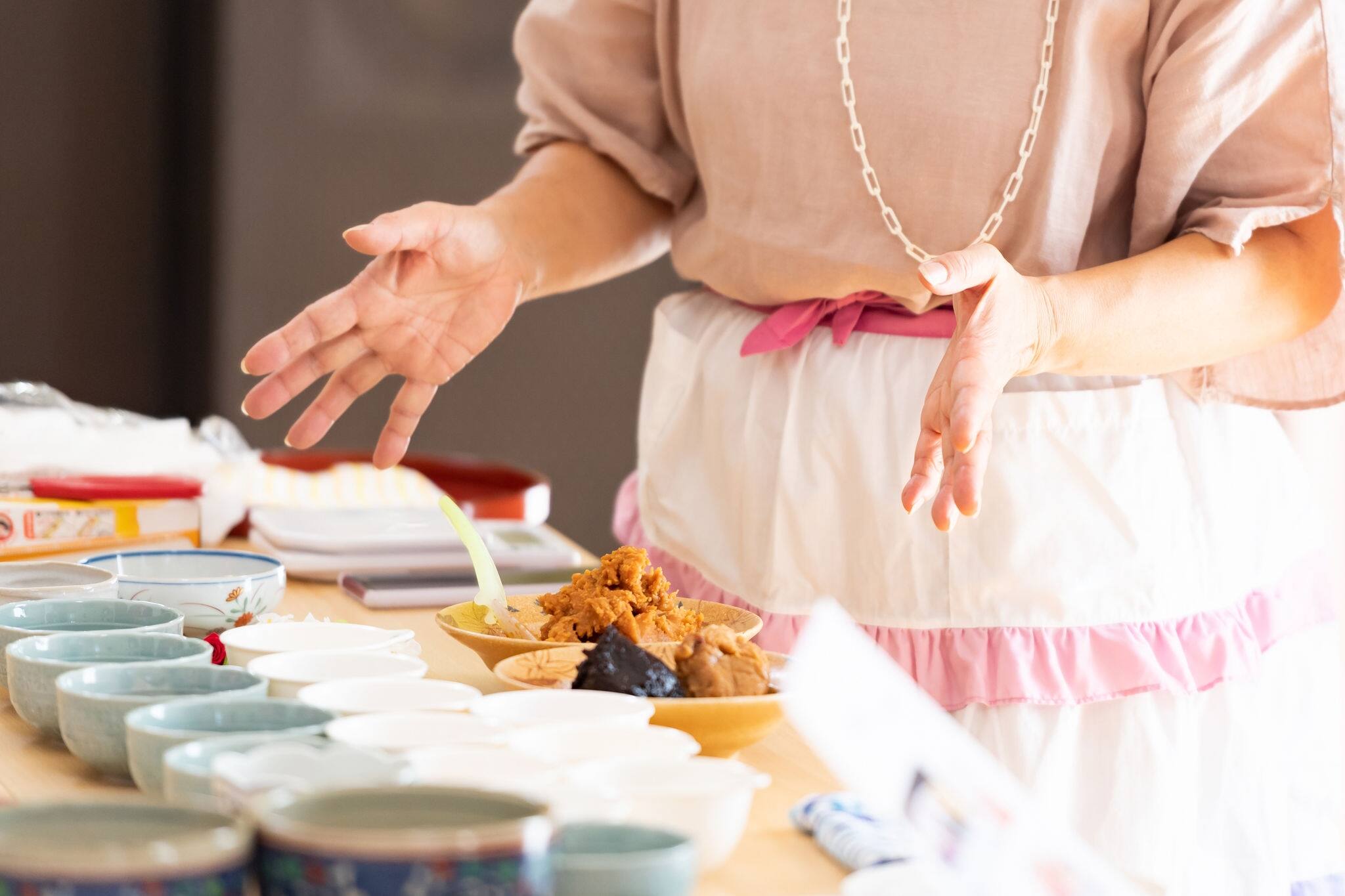 A teacher who teaches how to make Japanese miso balls in a cooking class