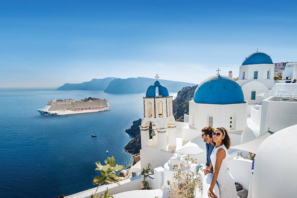 Pareja en Santorini, Grecia