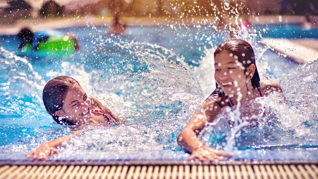 Piscina principal y parque acuático