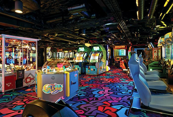 700x475-norwegian-getaway-arcade.jpg