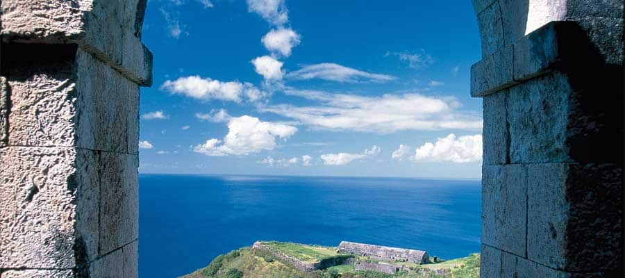 カリブ海クルーズで訪れるセントキッツ島のアーチ