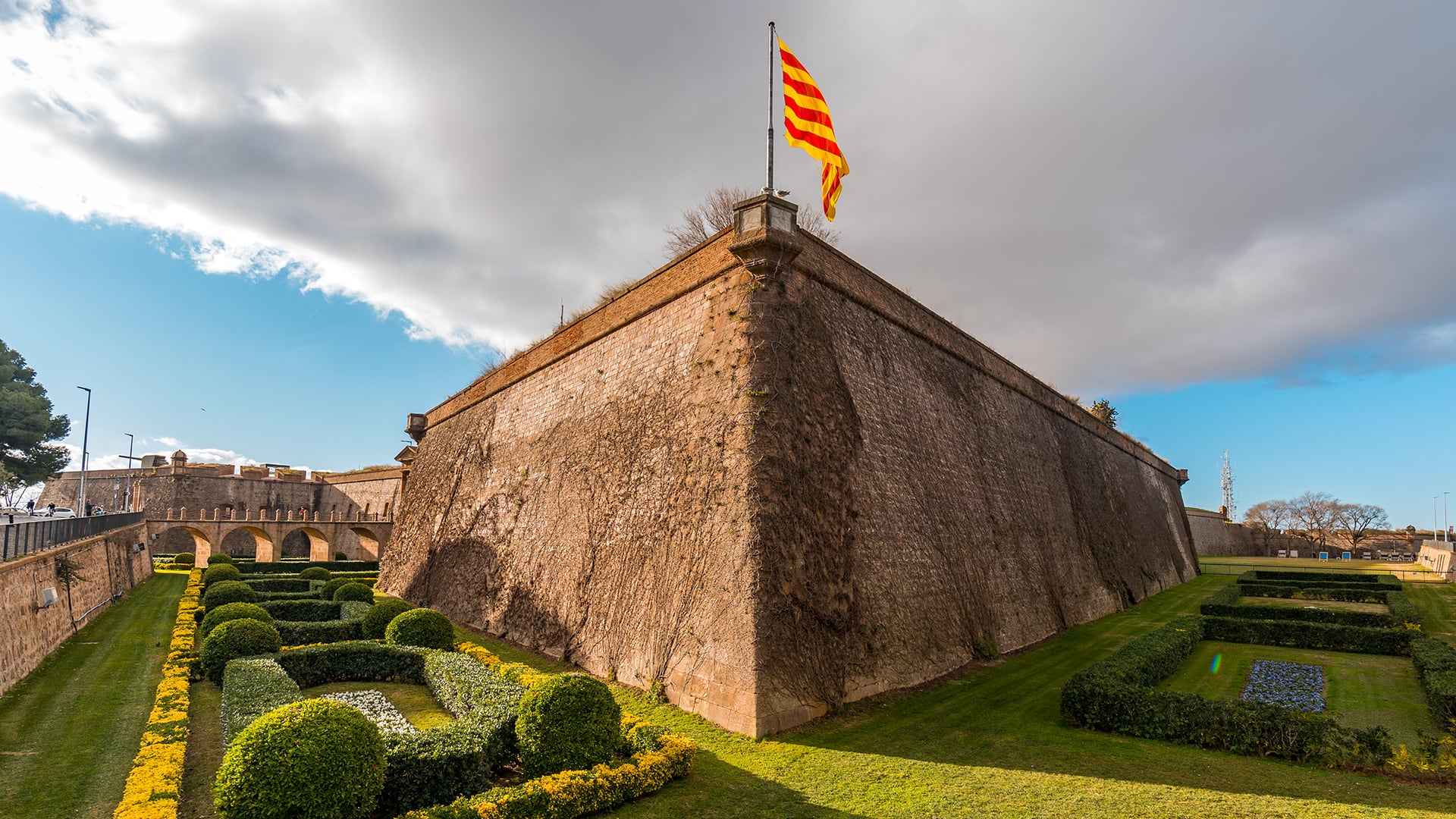 Barcelona Attraction Pass With Sagrada Familia