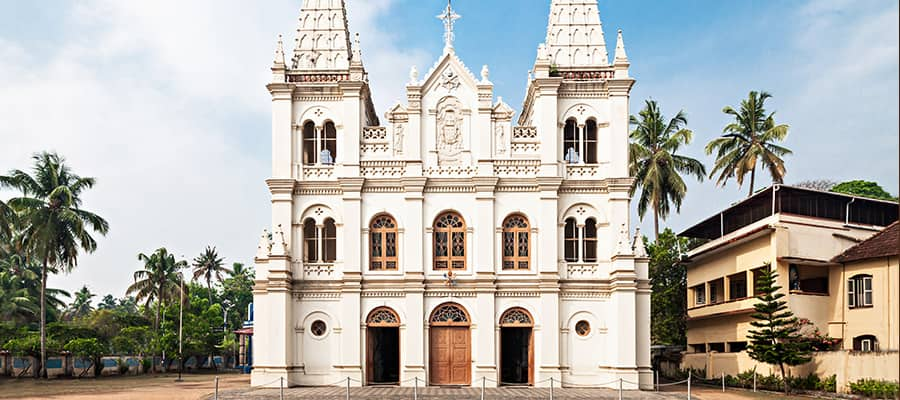 La cathédrale Sainte-Croix lors des croisières à Cochin