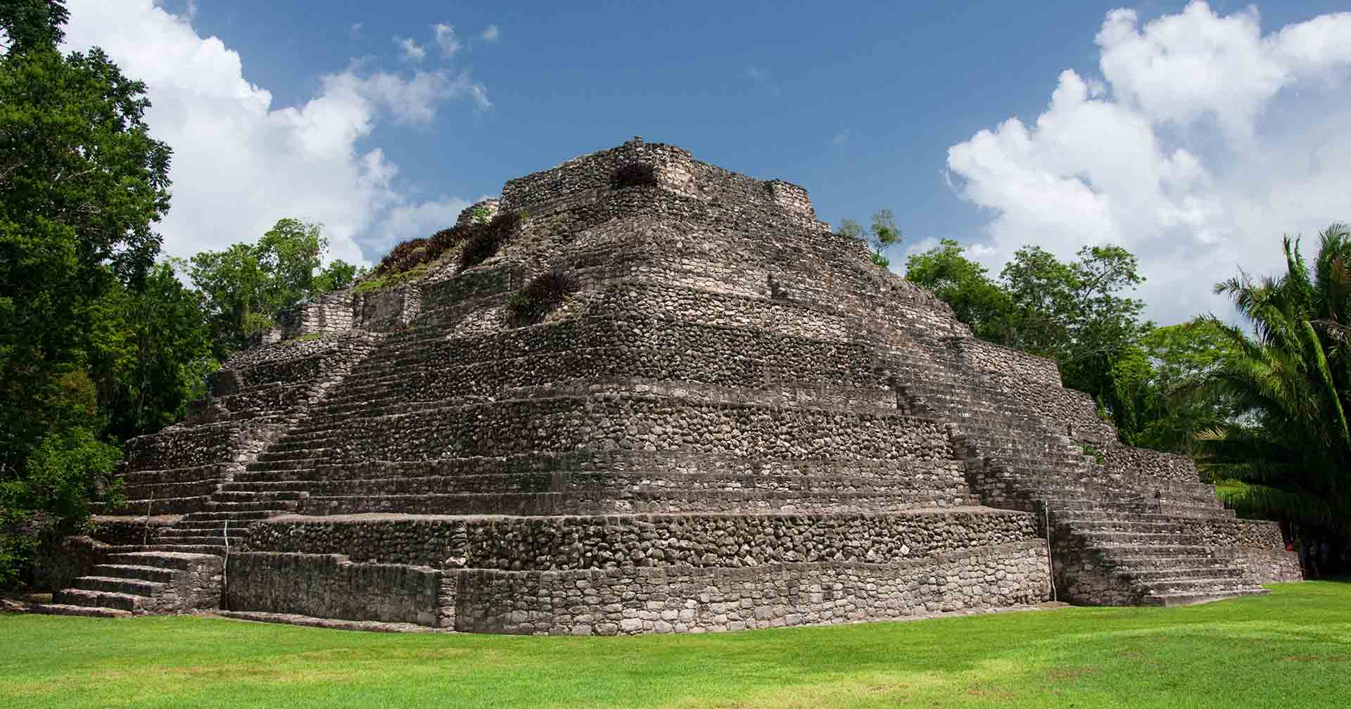 チャチョベンのマヤ遺跡：寺院、歴史、ジャングル散策
