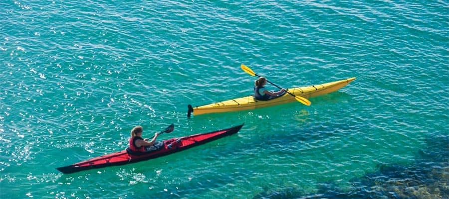 Fai kayak nelle acque cristalline di Cabo San Lucas