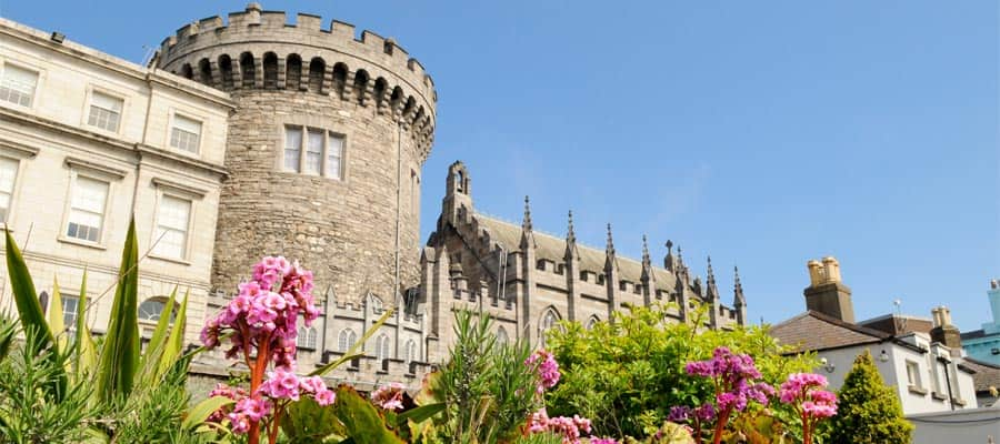 Castillo de Dublín desde los jardines de Dubh Linn en tu crucero a Dublín