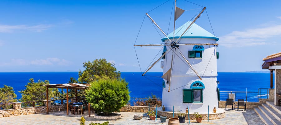 The northern part of Zakynthos is home to panoramic views, lighthouses and windm