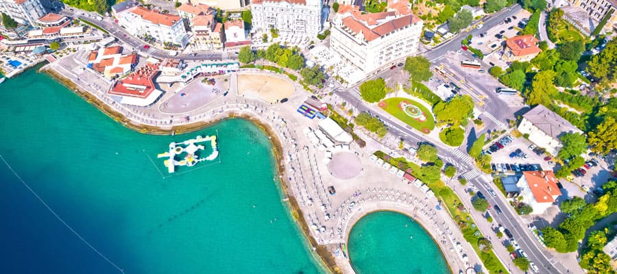 Trascorri una giornata di relax sulla vicina spiaggia di Abbazia, a pochi passi da negozi e ristoranti.