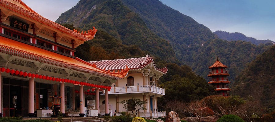Besuchen Sie einen der zahlreichen Tempel von Hualien.