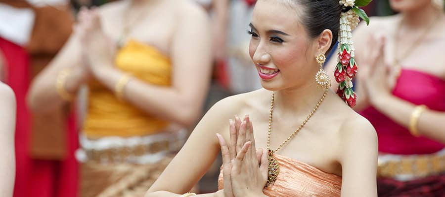 A dança tradicional tailandesa é uma atração imperdível nos cruzeiros para Phuket