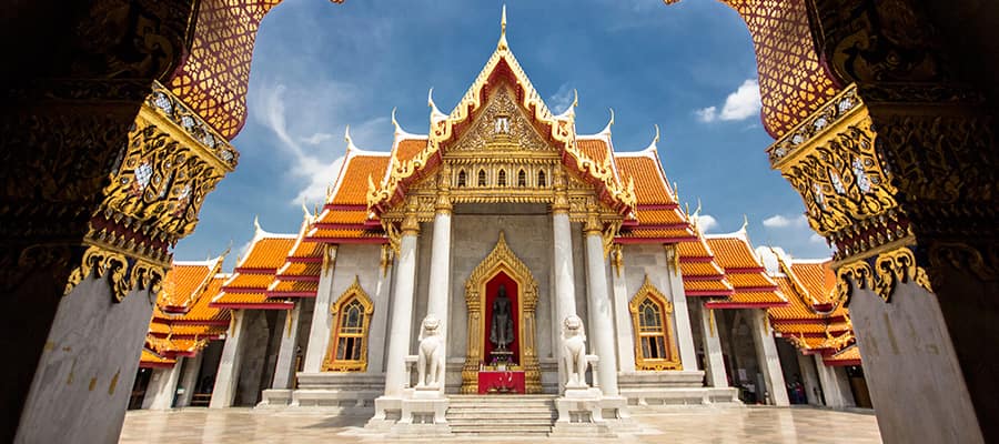 Templo Wat Benchamabophit  no seu cruzeiro em Laem Chabang