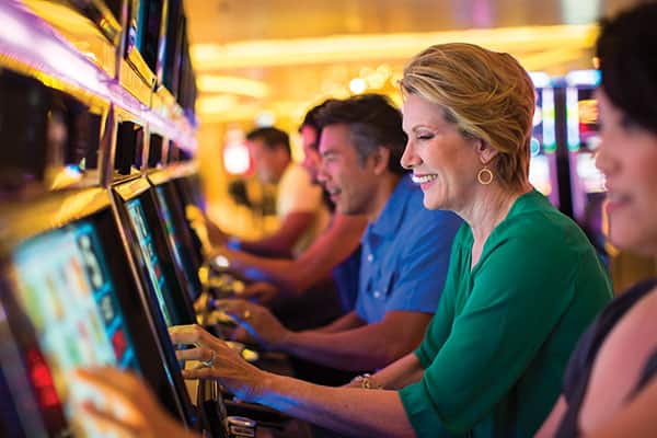 Les machines à sous permettent de s'amuser au casino sans se casser la tête.