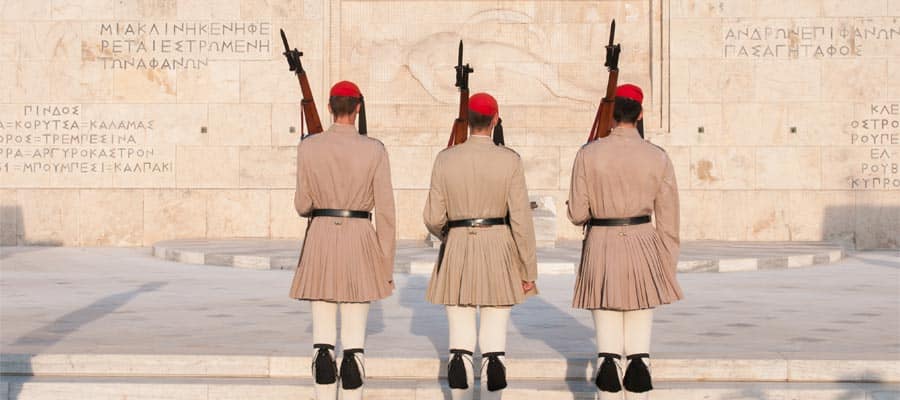 Relève de la garde à Athènes, en Grèce