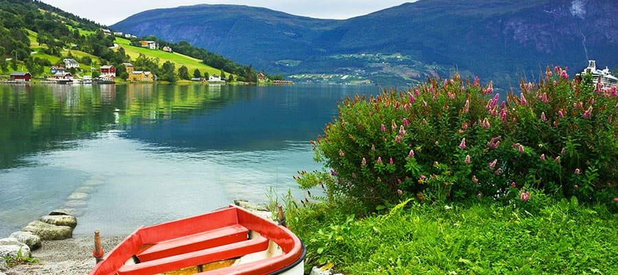 Bateau sur la plage du village d'Olden