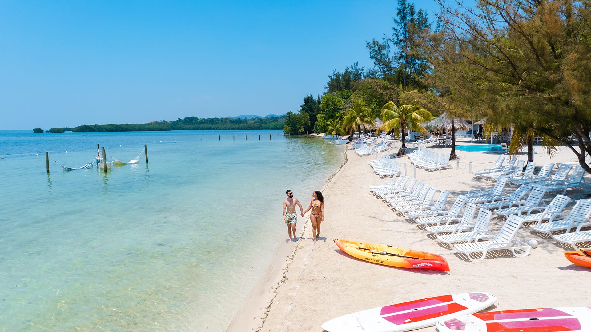 20 Timeless Lake House Paint Colors That Will Make You Want to Move to the Shore! Stunning Shades