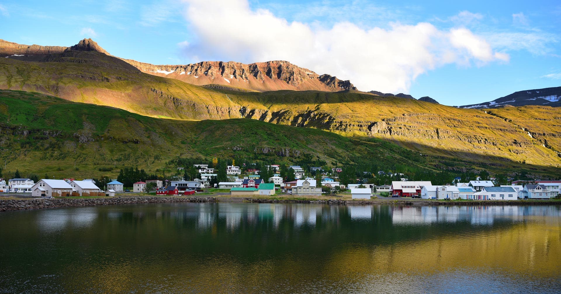 Caminata por la ciudad de Seydisfjordur 