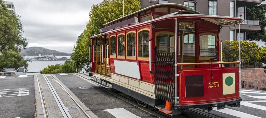 サンフランシスコへのクルーズで乗るケーブルカー