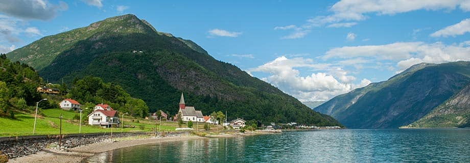 /sites/default/files/Skjolden-Norway-shutterstock_117852268-MW-920x320.jpg