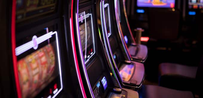 Slot machine su una crociera con casinò | Casinos At Sea di Norwegian  Cruise Line