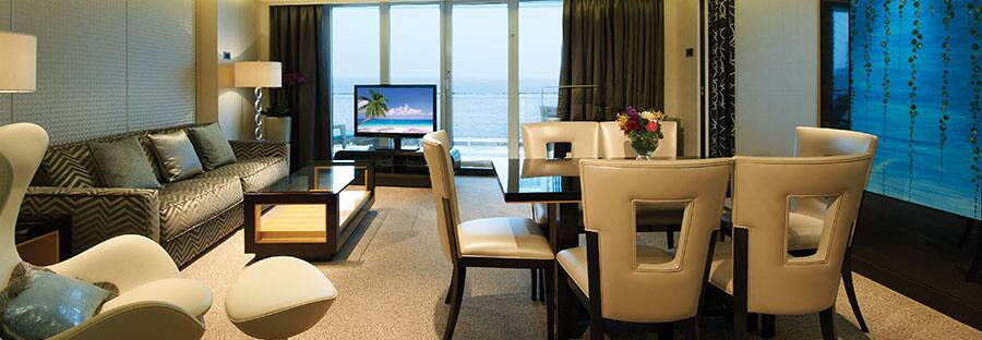 Salon de The Haven Deluxe Owners Suite avec grand balcon sur le Norwegian Getaway